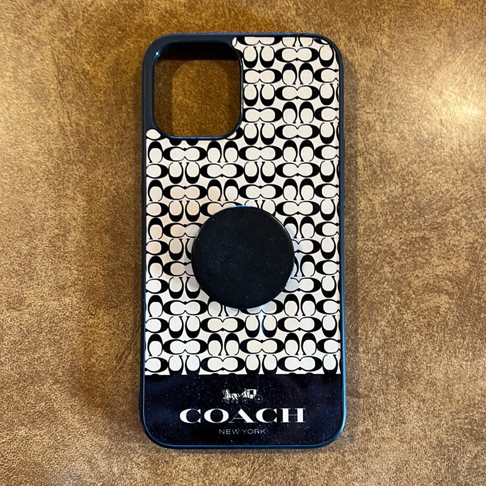 Coach iPhone 12 Pro Max cover & pop socket